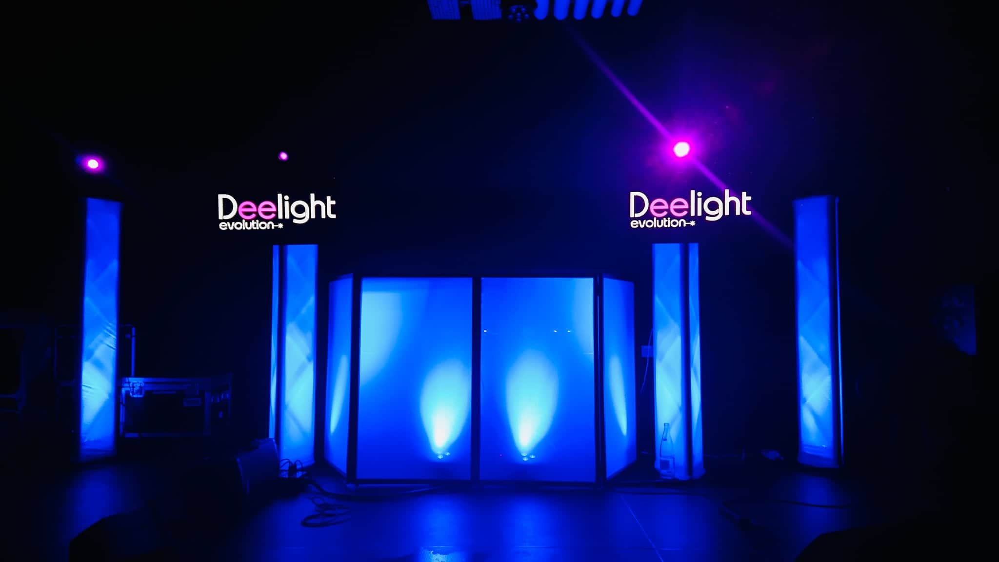 Régie DJ et colonnes lumineuses — mariage animé par Deelight Evolution