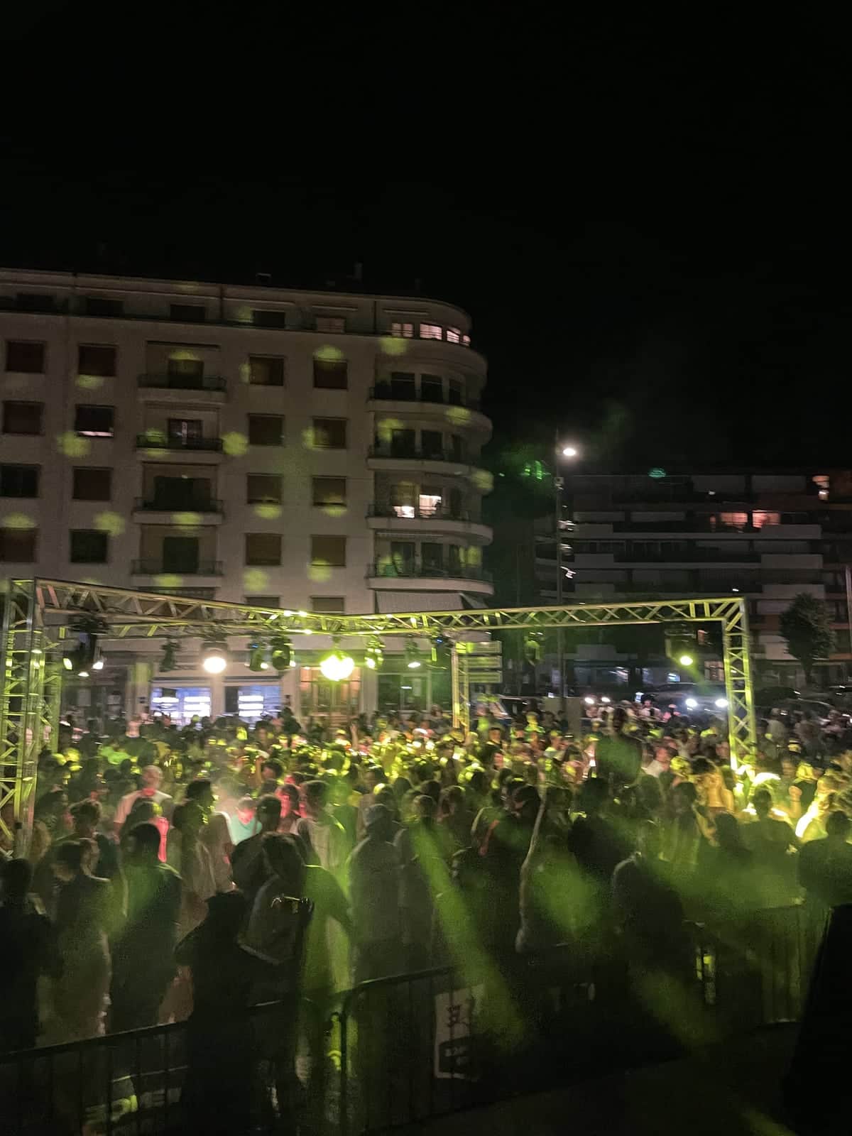 Jeux de lumière — prestation DJ Deelight Evolution en Haute-Savoie (2025)