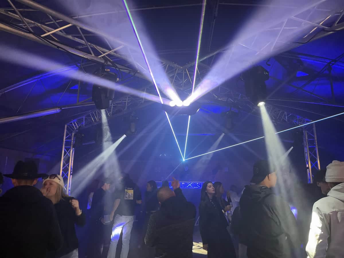 Faisceaux croisés — show lumière Deelight Evolution