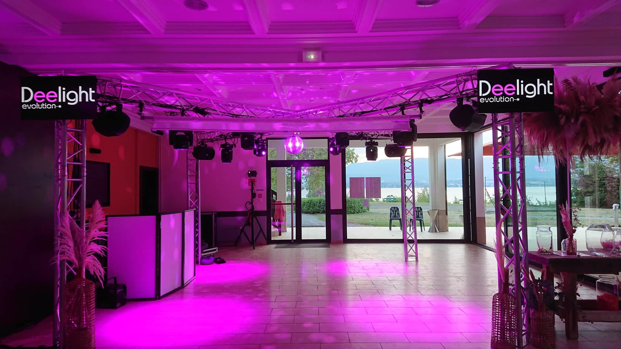La salle mise en lumière — mariage animé par DJ Deelight Evolution en Haute-Savoie
